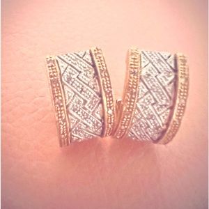 Beautiful 14k yellow and white gold diamond earrings! 8.5 grams of gold!!!!